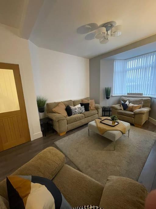 Modern, Spacious And Central Location 阿伯德尔 外观 照片